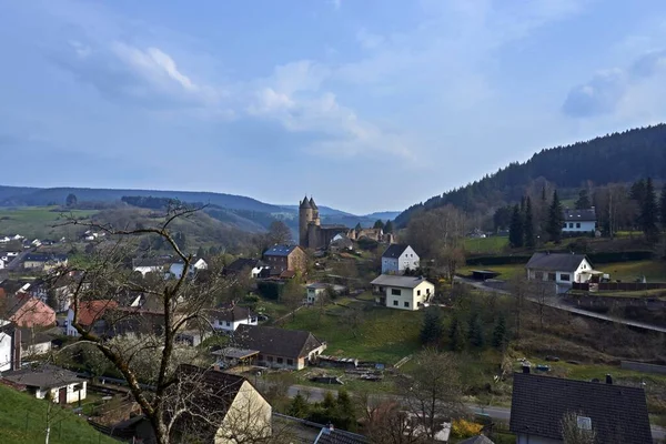 Пейзаж Фото Muerlenbach Айфеле Германия Весной Замком Бертрада — стоковое фото