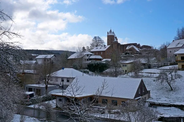 Landskapsfoto Muerlenbach Eifel Tyskland Våren Med Bertrada Slott — Stockfoto