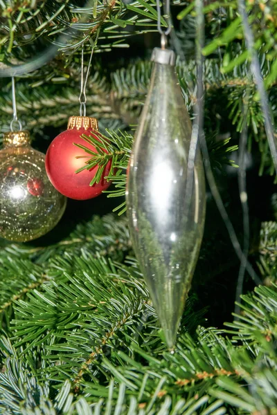 Χριστουγεννιάτικη Σύνθεση Χριστουγεννιάτικη Μπάλα Και Διακόσμηση — Φωτογραφία Αρχείου