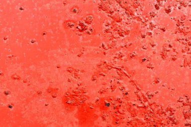 engebeli ve yıpranmış kırmızı metal doku arkaplanı.