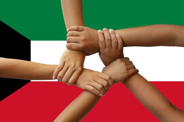 科威特国旗 多文化青年团体 — 图库照片