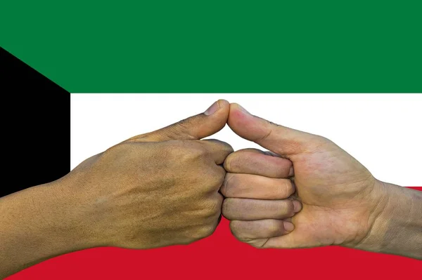 Прапор Кувейту Інтернування Багатокультурної Групи Молодих Людей — стокове фото