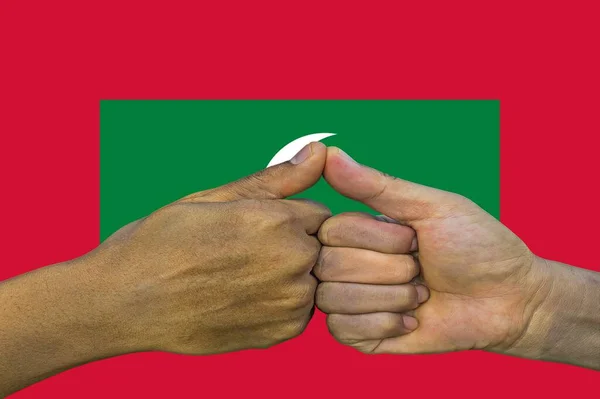 Maldivernas Flagga Och Integration Mångkulturell Grupp Unga Människor — Stockfoto