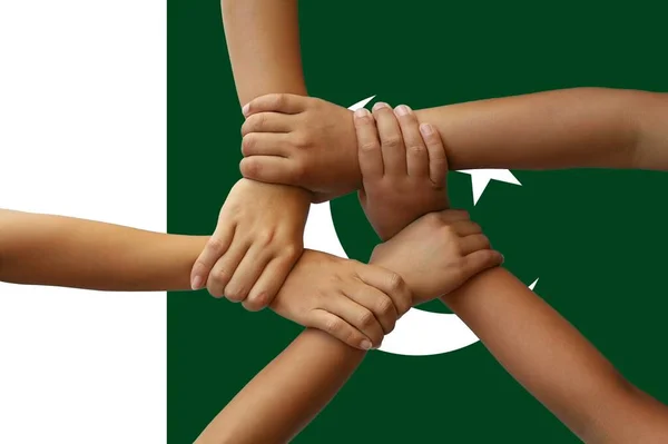 Pakistanische Flagge Integration Einer Multikulturellen Gruppe Junger Menschen — Stockfoto