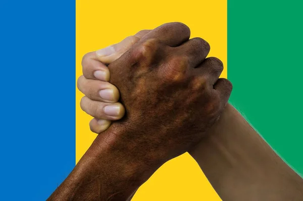 Saint Vincent Grenadine Szigetek Zászlaja Egy Multikulturális Csoport Fiatalokkal — Stock Fotó
