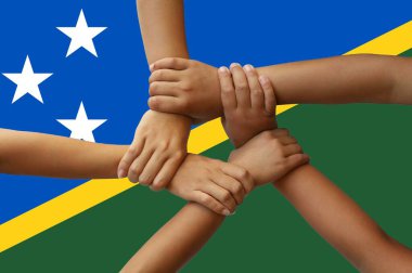 Solomon Adaları bayrağı, çok kültürlü bir grup genç insan bütünleştirme.