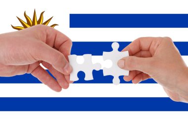 uruguay bayrağı, çok kültürlü gençlerden oluşan bir grubun kesişmesi.