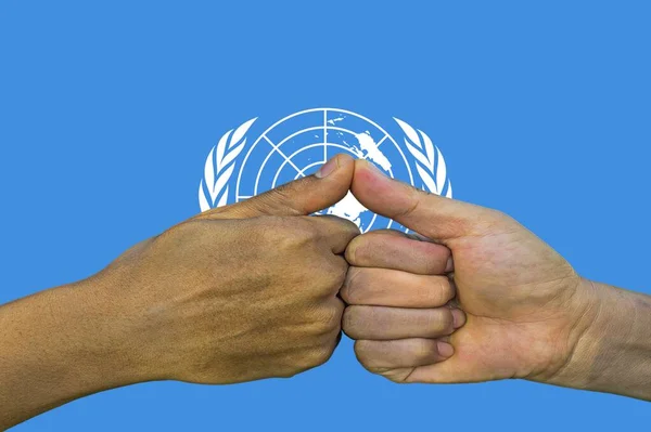 Bandera Las Naciones Unidas Integración Grupo Multicultural Jóvenes —  Fotos de Stock