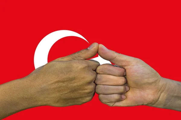 Türkei Flagge Integration Einer Multikulturellen Gruppe Junger Menschen — Stockfoto