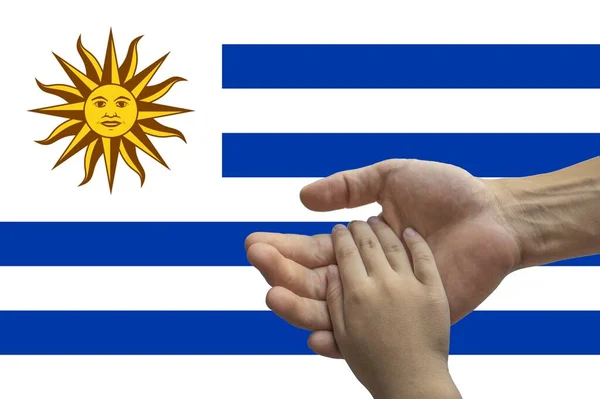 Прапор Уругваю Взаємодія Мультикультурної Групи Молодих Людей — стокове фото