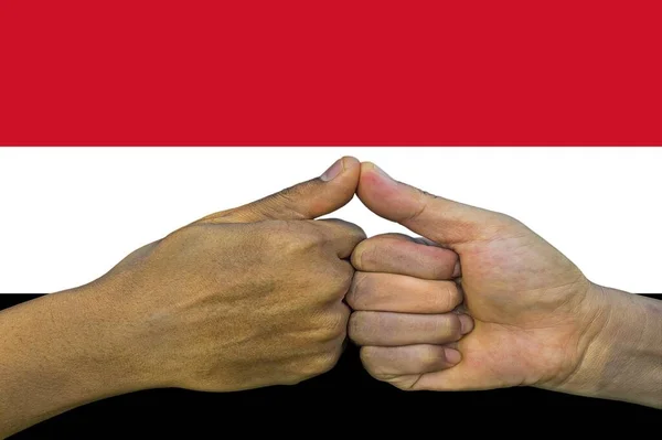 Bandeira Iémen Integração Grupo Multicultural Jovens — Fotografia de Stock