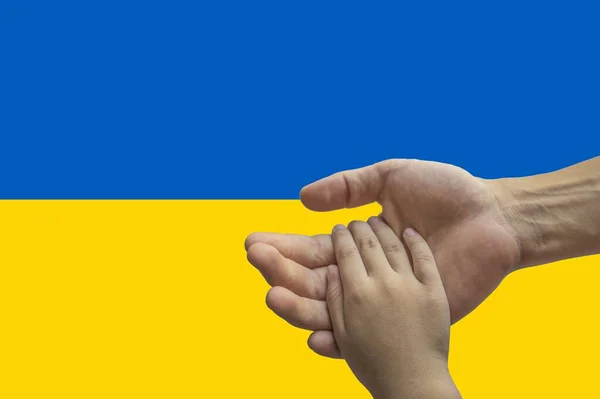 Bandeira Ucraniana Integração Grupo Multicultural Jovens Imagens Royalty-Free