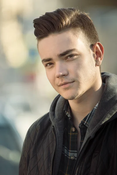 Man portrait outdoor in city with blur buildings — Stock Photo, Image