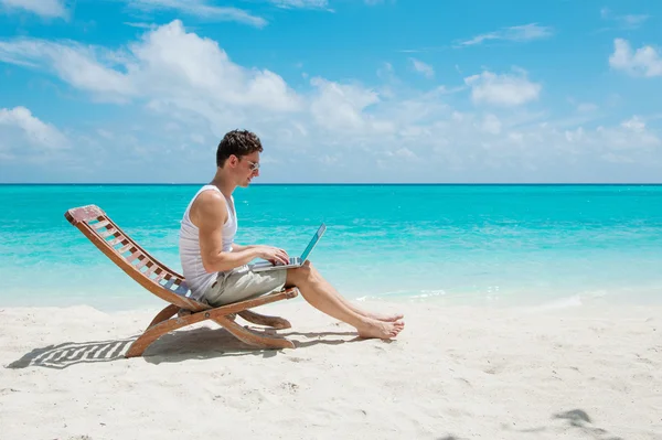 Man on beach — Stock Photo, Image