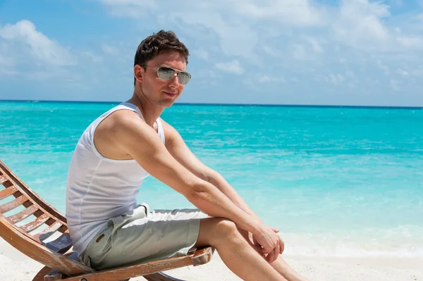 Man on the beach — Stock Photo, Image