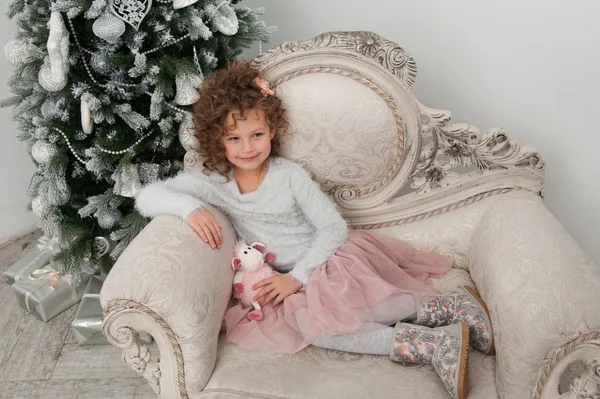 Menina sorridente no Natal — Fotografia de Stock