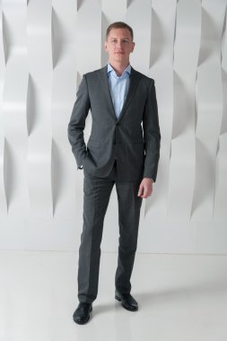 Kendine güvenen iş adamı