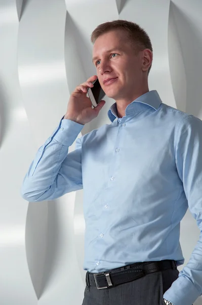 Affärsman talande telefon — Stockfoto