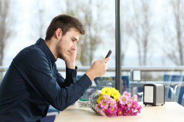 Telefon mesajlarını bir tarihi, adam ayağa kalktı