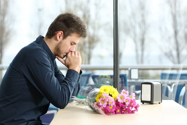 Man stood up in a date by his girlfriend — Stock Photo, Image