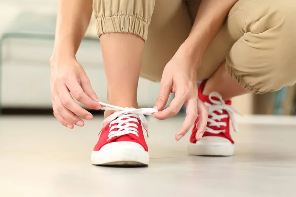 Front View Close Woman Tying Shoelaces Sneakers Floor Living Room — Stock Photo, Image