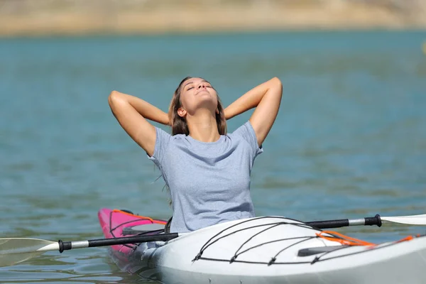 Happy Woman Kayak Relaxing Arms Head Lake — Stock Photo, Image