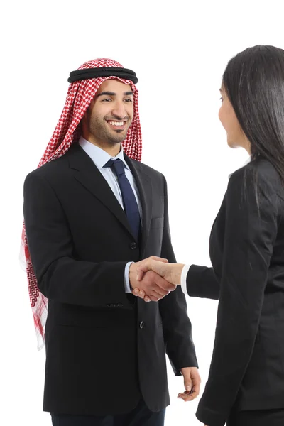 Arabo saudita felice uomo d'affari handshake in un negoziato — Foto Stock