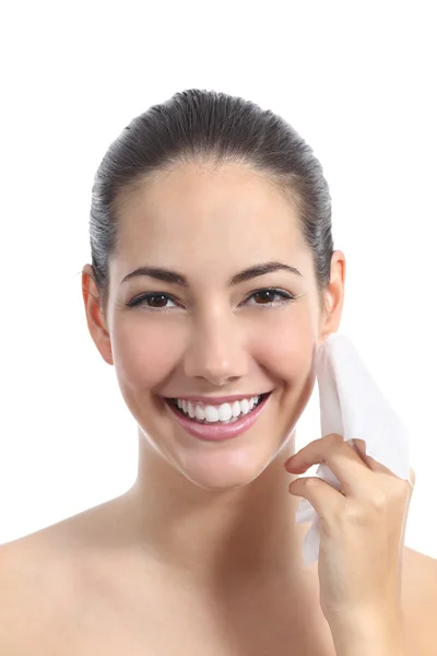 Gyönyörű nő arcát arc törlés tisztítás — Stock Fotó