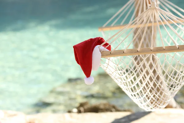 Hamac sur une plage tropicale pendant les vacances de Noël — Photo