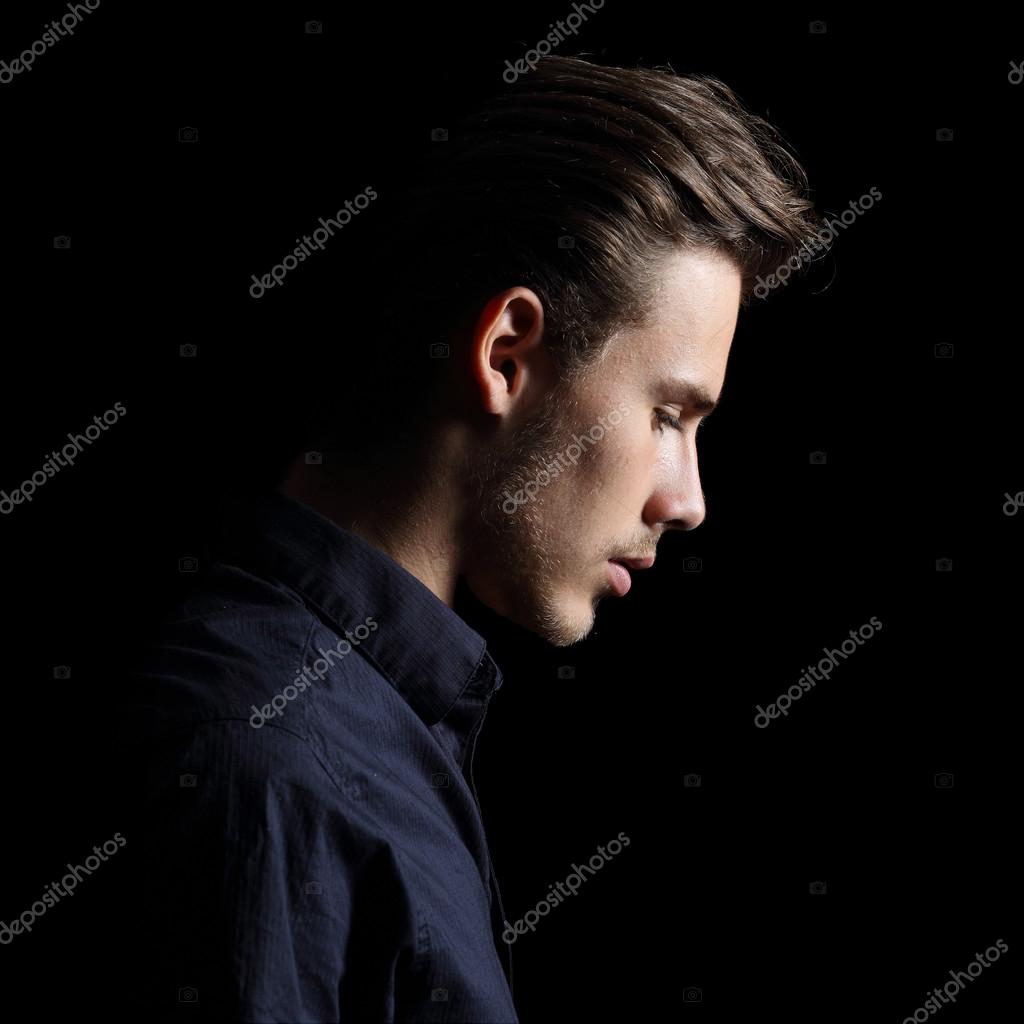 Perfil de um homem triste rosto crestfallen em preto fotos, imagens de ©  AntonioGuillemF #60545285