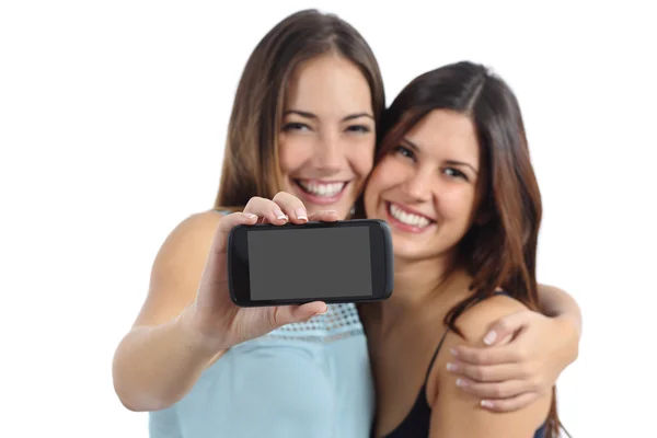 Två vänner visar en tom smarta telefonen skärm — Stockfoto