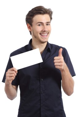 Bir boş kartı mimik gösterilen mutlu adam Yaşasın