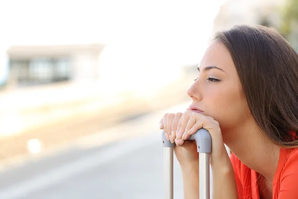 Bored woman waiting for delayed transportation — Stock Photo, Image