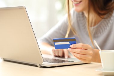 Kredi kartı ile Online satın alma kadın