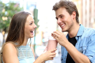 Çift ya da arkadaşlarınızla bir milkshake paylaşımı