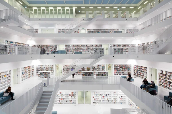 Wnętrze futurystyczny biblioteki w biały. — Zdjęcie stockowe