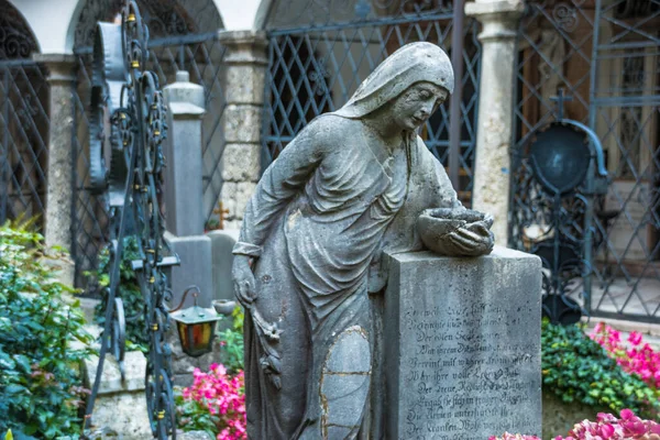 오스트리아 잘츠부르크 2018 Petersfriedhof Peters Cemetery 무덤의 — 스톡 사진