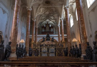 Innsbruck, Avusturya, Ekim 2018 - İmparator I. Maximilian 'ın Hofkirche' deki güzel manzarası 