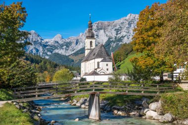 Ramsau, Almanya, Ekim 2018 - St Sebastian Kilisesi Manzarası