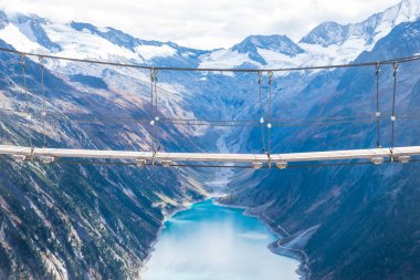 Schlegeis Stausee 'de panoramik bir köprü olan Kebema Panoramabrcke - Zillertal, Avusturya