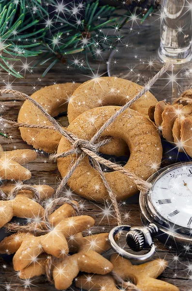 Gingerbread christmas cookies and vintage swiss watch — Stock Photo, Image