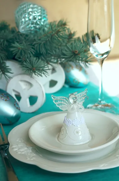 Natale e Capodanno decorazione della tavola con Angelo — Foto Stock