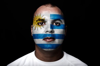 Adam ile Uruguay bayrağı 