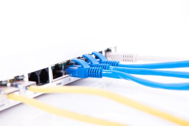 Bir yönlendiriciye bağlı Rj45