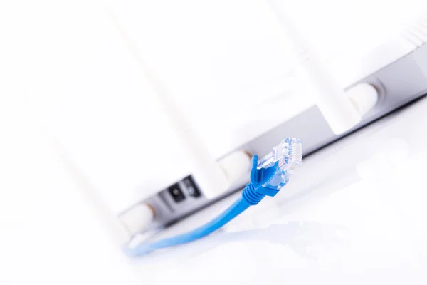 Rj45 Bağlayıcısı ve wifi antenler — Stok fotoğraf