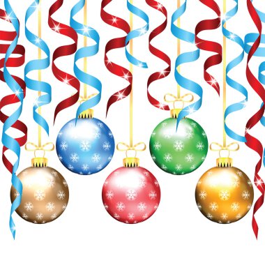 Beyaz arkasında izole Noel ve yılbaşı ağacı süsleri