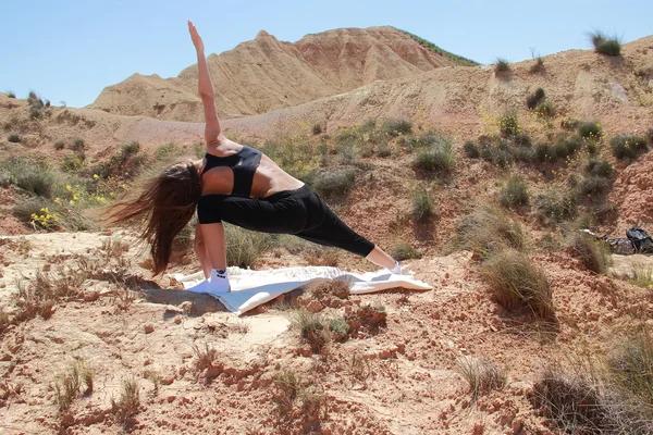 Yoga dans le désert — Photo