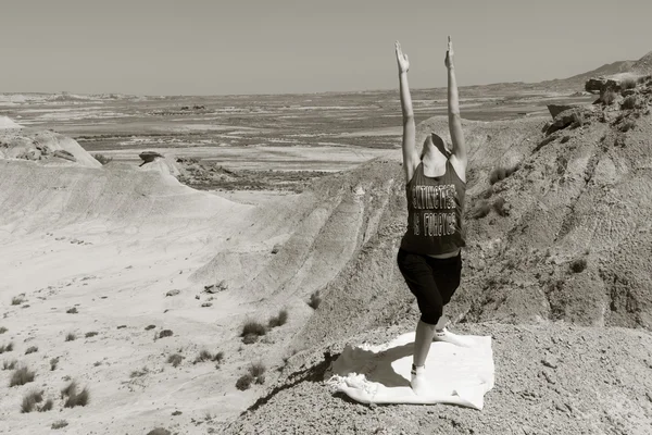 Yoga nel deserto — Foto Stock