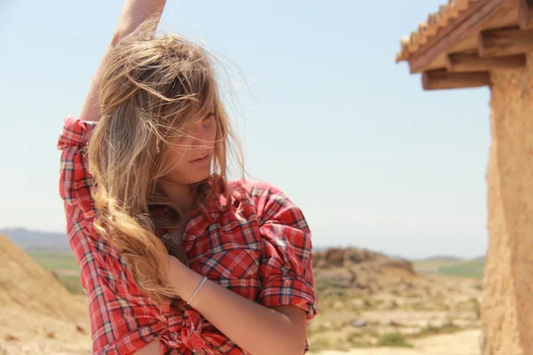 Menina no deserto — Fotografia de Stock