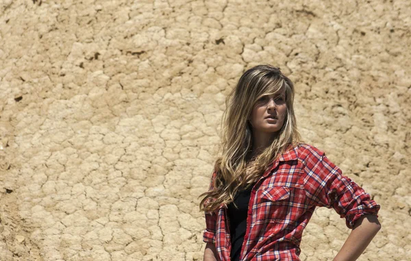 Menina no deserto — Fotografia de Stock